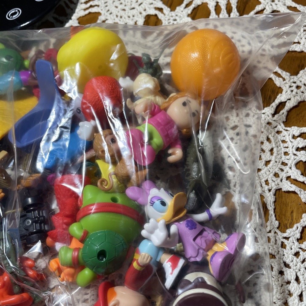 Large Random Toy Lot 30 +- ALittle Bit of Everything and More 082302 - Picture 9 of 9